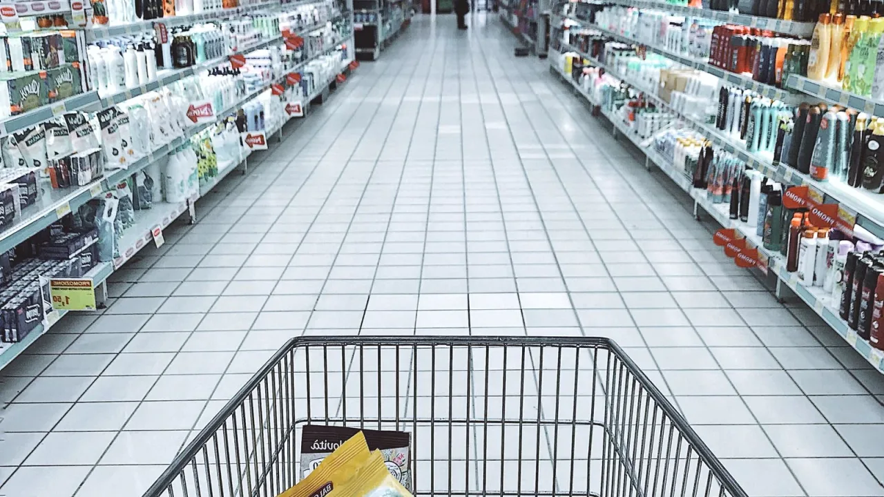 Market reyonunda kahvaltılık ürünler